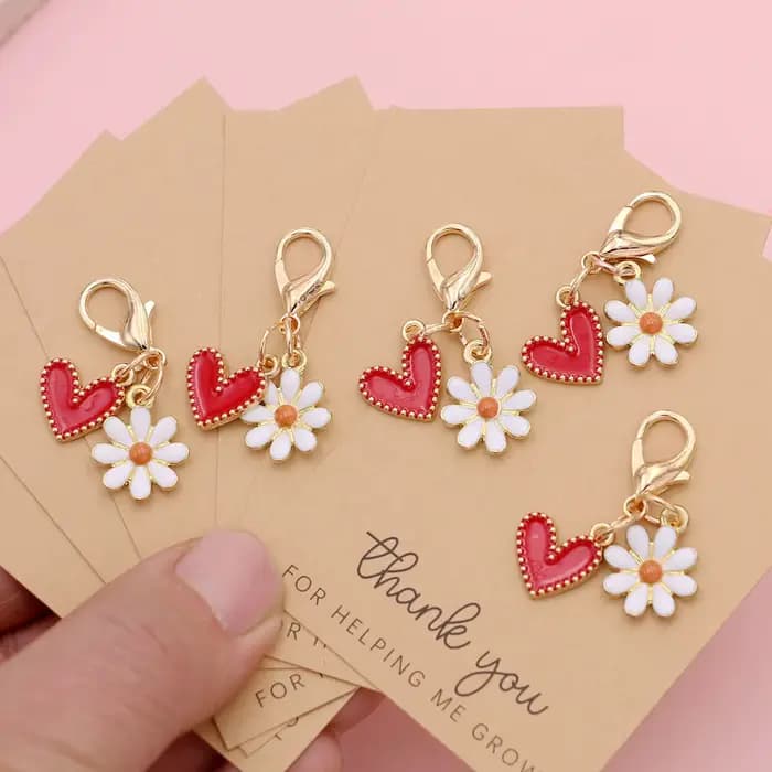 Cartes de remerciement avec porte-clés marguerite blanche et cœur rouge, 5 pièces, "merci pour aider