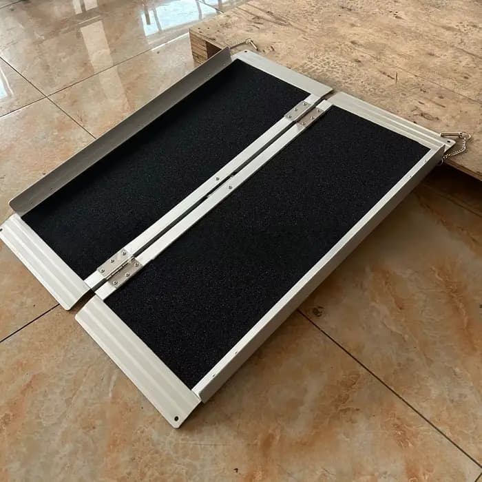Rampe de fauteuil roulant de mobilité rampe de fauteuil roulant pliante en alliage d'aluminium rampe