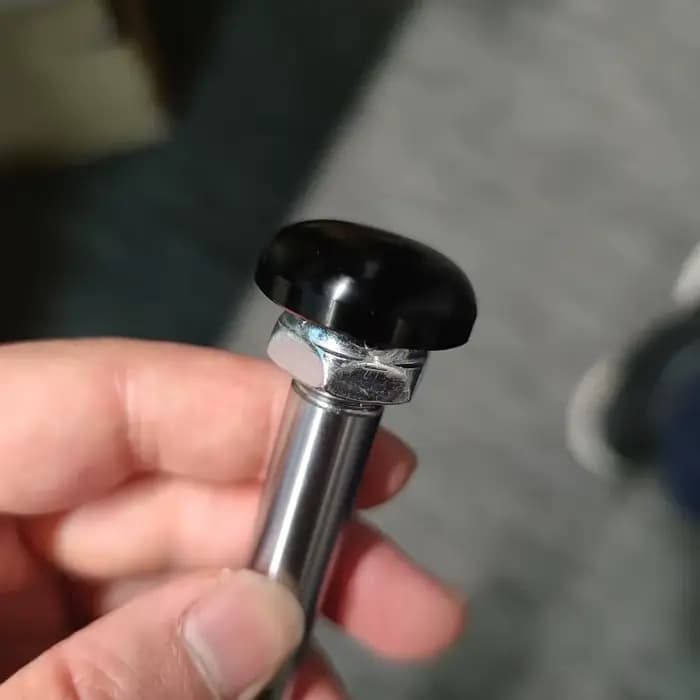 Axe de roue arrière à dégagement rapide pour fauteuil roulant