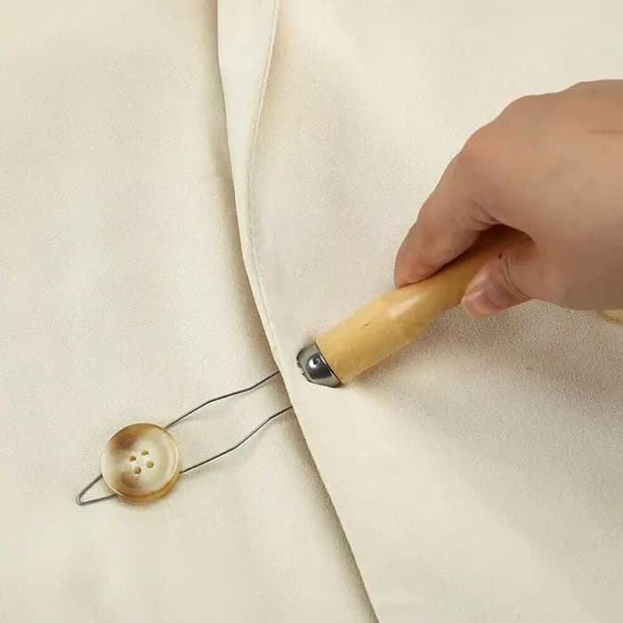 Lèvent de chemise à poignée pour handicapés