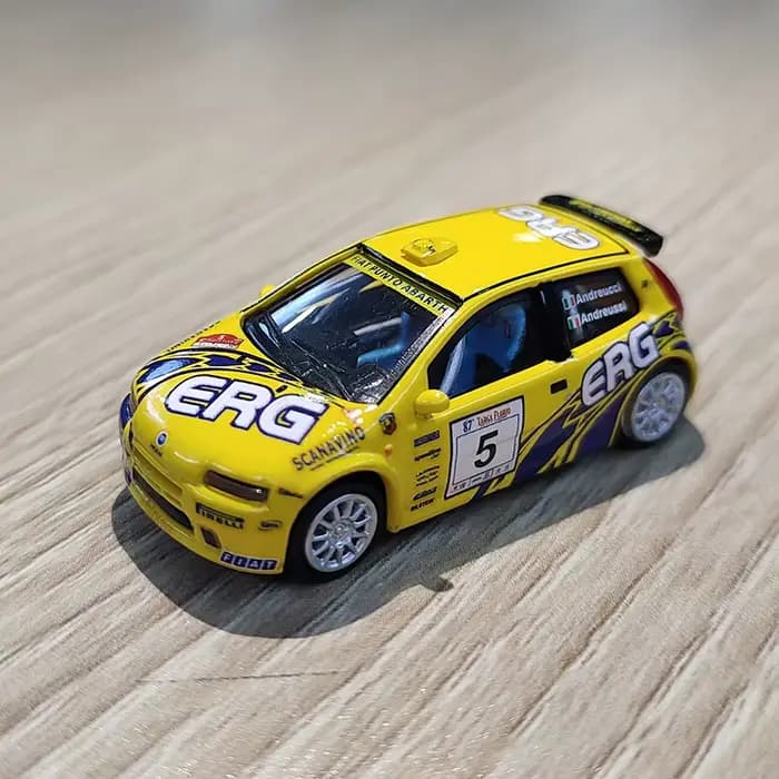 Modèle de voiture classique en résine 1:87, pour Punto Rally (2003), course, édition limitée, jouet de décoration de Collection