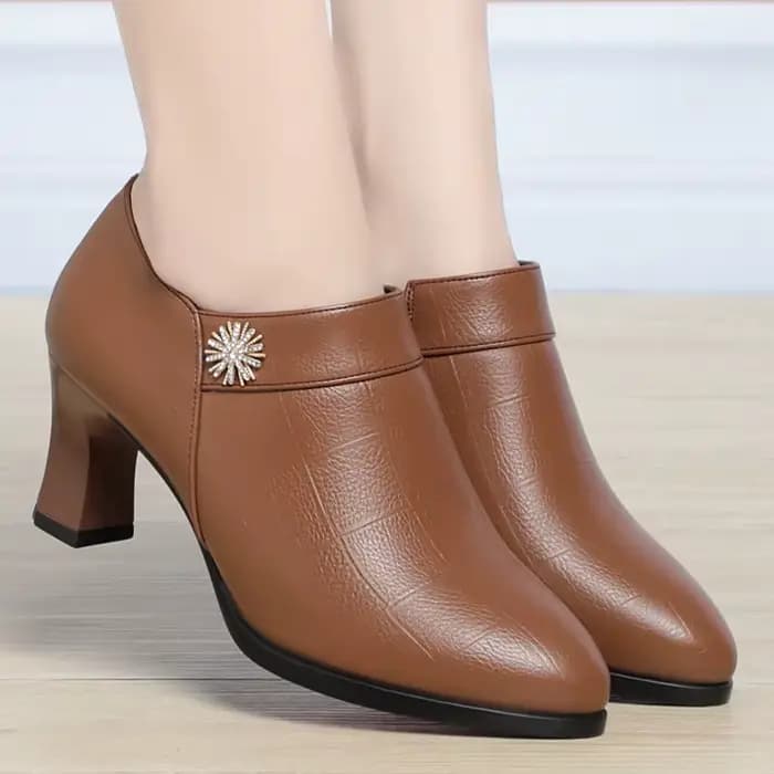 Chaussures à talons hauts en cuir souple pour dames, bottes de rinçage courtes en peluche pour dames de bureau, modèle de colonne vertébrale élégant, nuits confortables, printemps et automne 2024