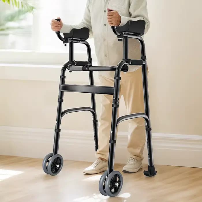 Aide à la marche avec accoudoirs