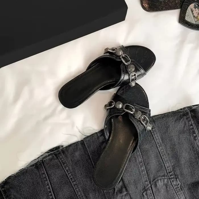 Pantoufles à talons hauts pour femmes, nouvelles sandales de banlieue européennes et américaines polyvalentes, confortables et à la mode