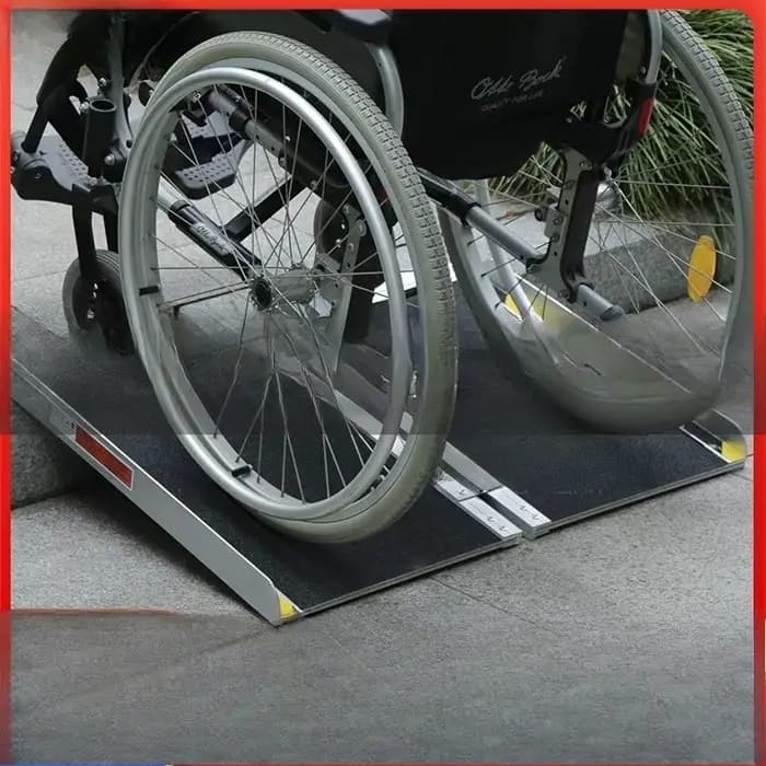 Rampe de marche pliante pour fauteuil roulant