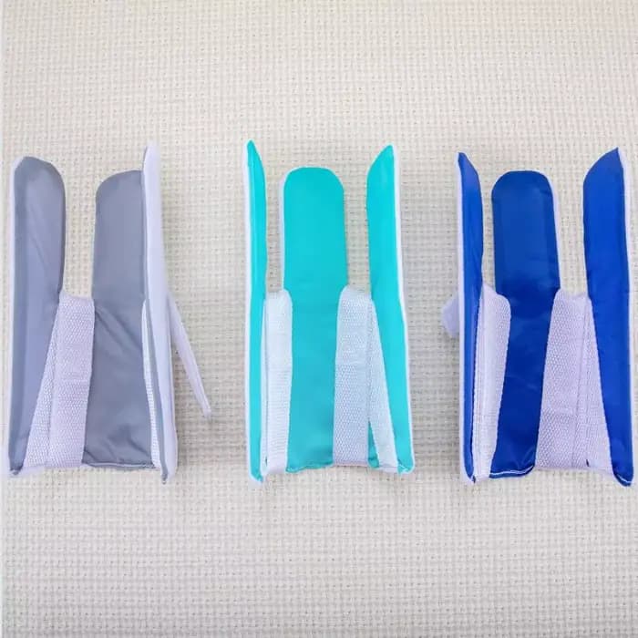Enfile-chaussettes, outil d'aide à la mise et au retrait des chaussettes