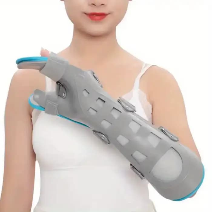 Attelle de poignet réglable pour fracture