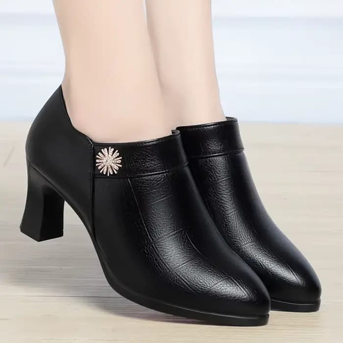 Chaussures à talons hauts en cuir souple pour dames, bottes de rinçage courtes en peluche pour dames de bureau, modèle de colonne vertébrale élégant, nuits confortables, printemps et automne 2024