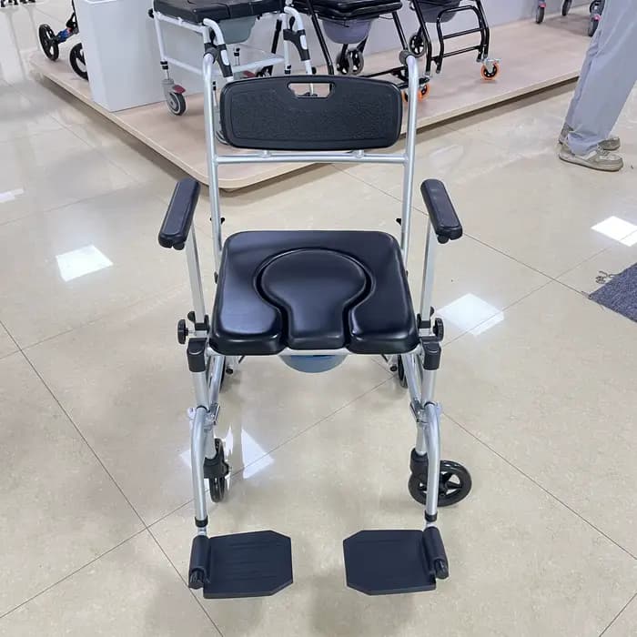 OEM économique de fauteuil roulant manuel pliant en gros pour les personnes âgées