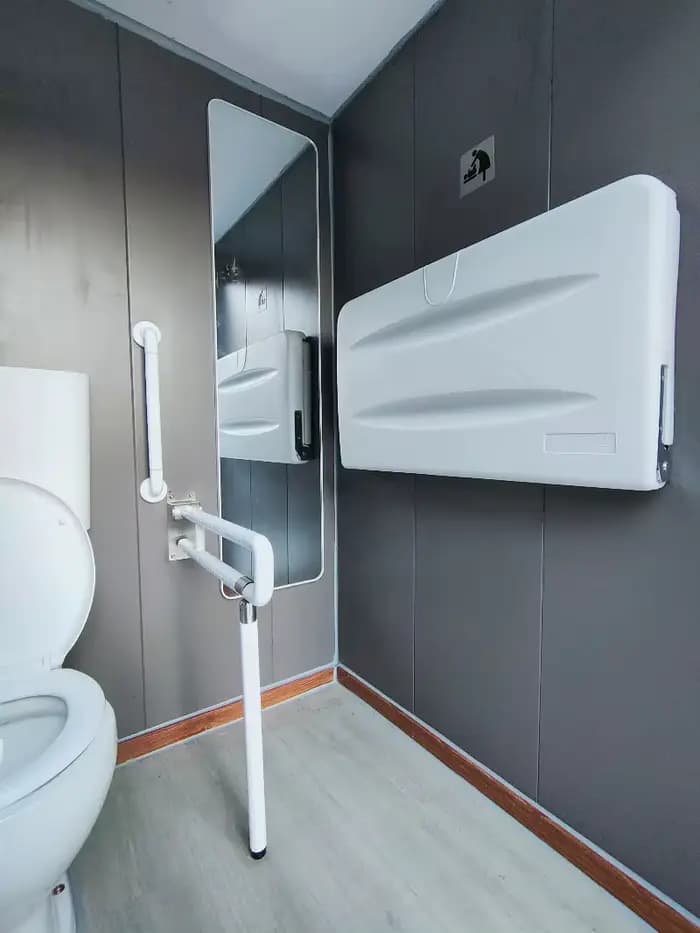 Toilettes mobiles pour personnes handicapées