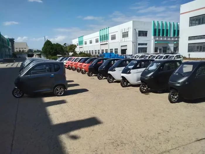 Tricycle électrique 2025 voiture L6e deux sièges Cee 3 roues 1500w 45 km/h cabine Scooter