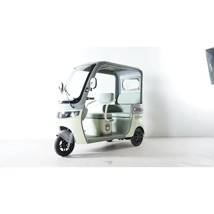 Tricycle électrique de transport pour voitures électriques