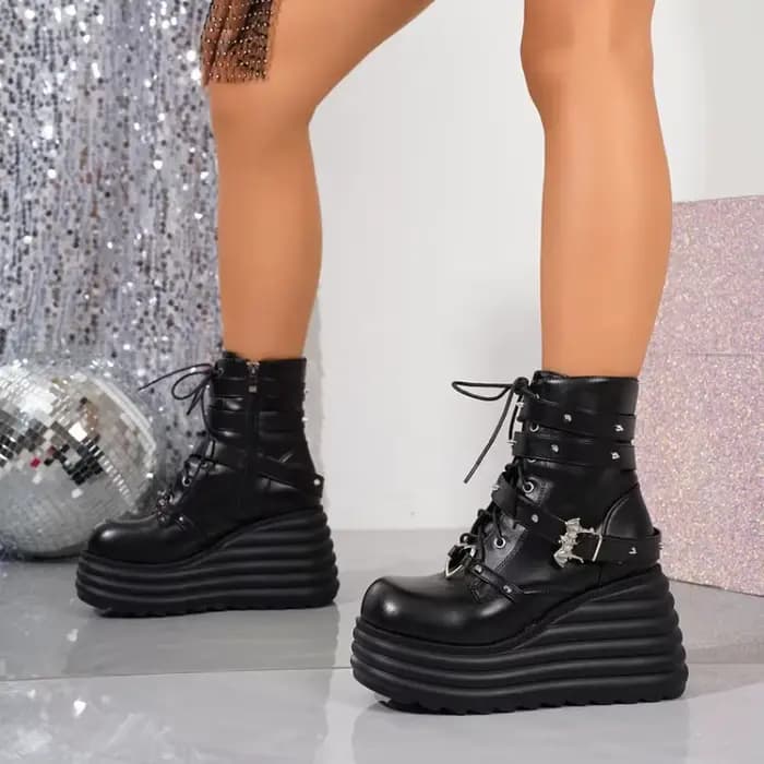 Bottines pour femmes à bout rond, plateforme haute, talon compensé, à lacets, fermeture éclair latérale, style gothique punk, avec lanières cloutées, chaussures robustes 2026