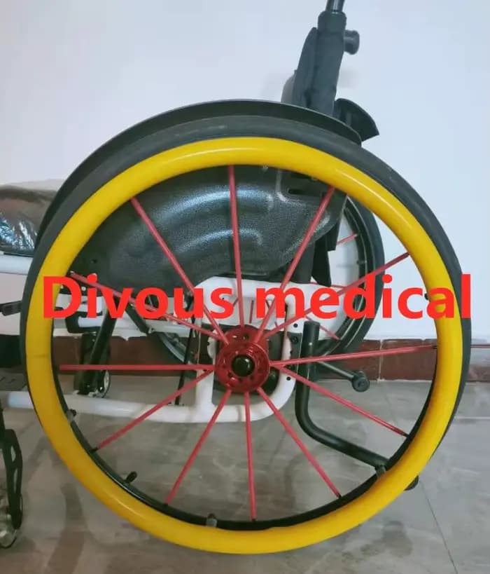 Une paire d'accessoires pour fauteuils roulants en silicone anti-marins de 24 pouces