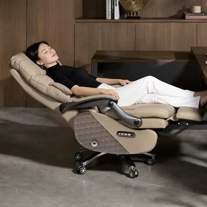 Fauteuil de bureau exécutif multifonctionnel en cuir motorisé de luxe avec repose-pieds rétractable et pivotant